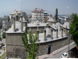 Rüstempaşa Çarşısı asırlara direniyor